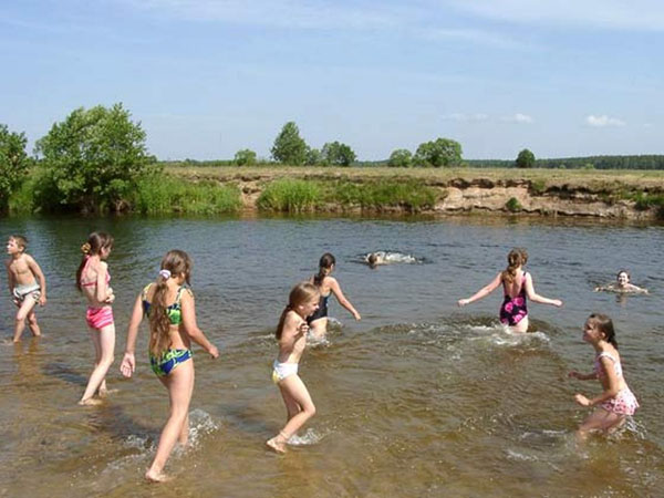 Когда можно начинать купаться летом 2017 в озере, речке, пруду ― Майские купания в Черном море в Сочи и Крыму