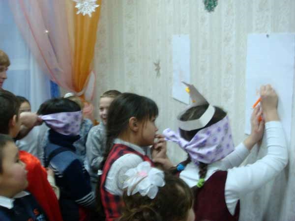 Короткие веселые игры и конкурсы с детьми для Деда Мороза и Снегурочки на дому, в детском саду и школе в Новый 2018 год